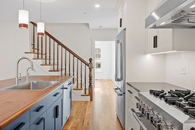 21 - 21 Bedford Rd, House attached with 4 bedrooms, 4 bathrooms and 2 parking in Carlisle MA | Image 5