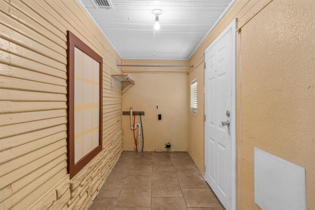 1560 Roadrunner Trl, House other with 3 bedrooms, 2 bathrooms and null parking in Riesel TX | Image 11