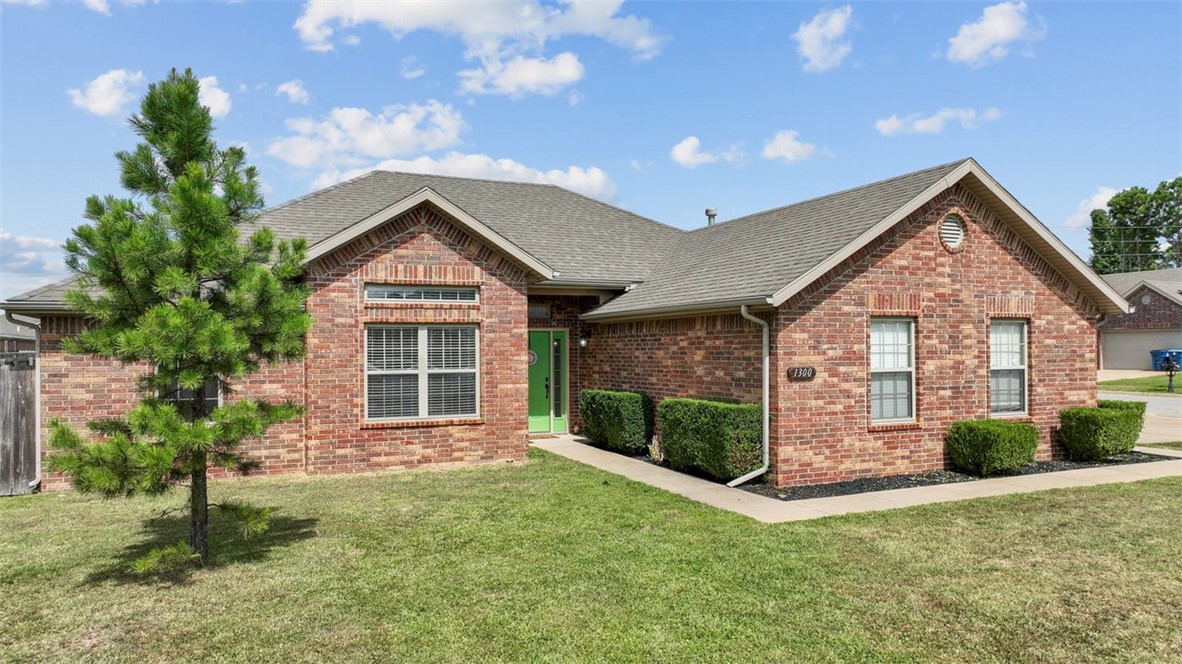 Robins St, Pea Ridge, AR 72751
