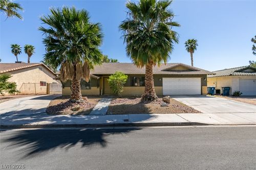 3221 E Rochelle Ave, Las Vegas, NV, 89121-5117 | Card Image