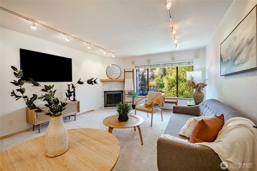 apt-316-1740 Ne 86th St, Seattle, WA, 98115-3276 | Card Image