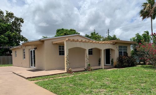 1630 N 68th Ave, Hollywood, FL, 33024-5724 | Card Image