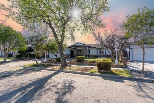 5761 N Orchard St, Fresno, CA, 93710-6216 | Card Image
