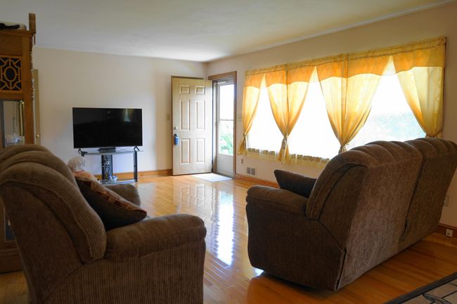 Open Dining Area & Living Room | Image 14