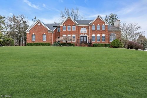 4 Dumont Ct, Bridgewater, NJ, 08807-1984 | Card Image