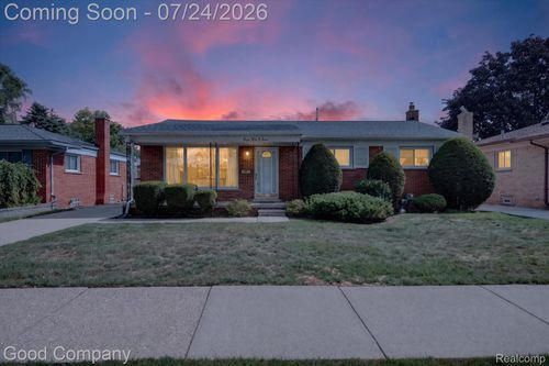 8308 Darlene St, Warren, MI, 48093-2882 | Card Image