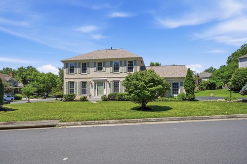 8401 Cardinal Glen Ct, Vienna, VA, 22182-5071 | Card Image