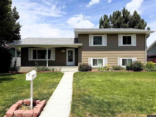 2007 Harkins Ave, Worland, WY, 82401-3732 | Card Image