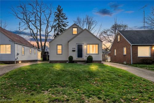 2026 39th St Nw, Canton, OH, 44709-2329 | Card Image