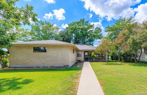 101 Broadmoor Dr, Fredericksburg, TX, 78624-3428 | Card Image