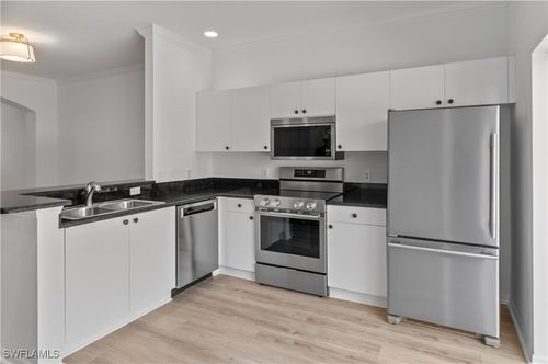 apt-4-3281 Lindsey Ln, NAPLES, FL, 34109-3908 | Card Image