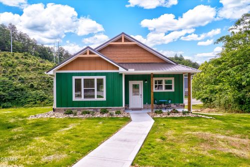 1012 Pinyon Cir, Pigeon Forge, TN, 37863-7178 | Card Image