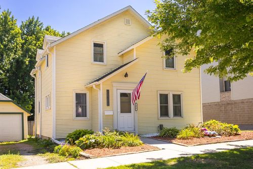 216 E 3rd St, Chaska, MN, 55318-2017 | Card Image
