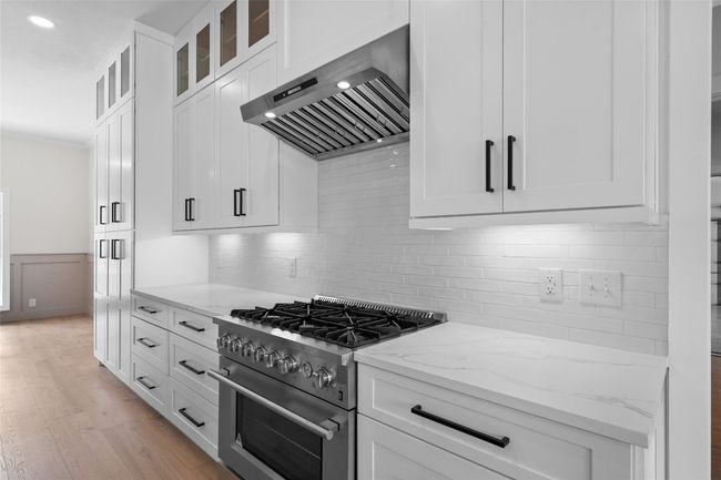 Gas stove and all new stainless steel appliances included | Image 17