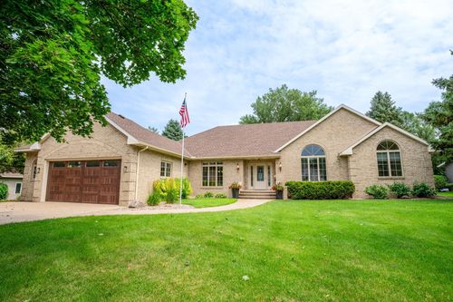 1801 Country Club Dr Ne, Willmar, MN, 56201-2159 | Card Image