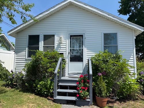 8 Woodland Cir, Wareham, MA, 02571-2028 | Card Image