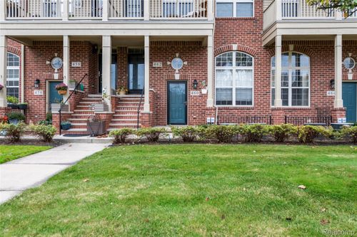 460 Old Pine Way, Walled Lake, MI, 48390-3546 | Card Image