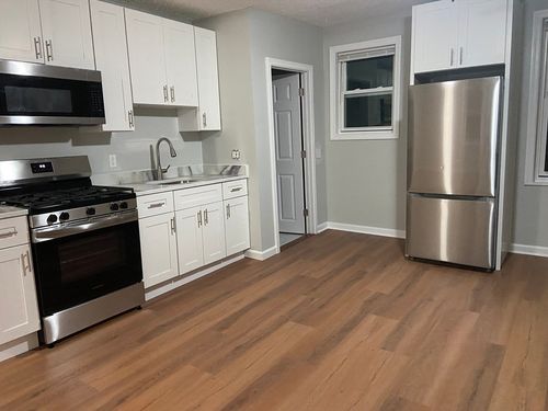 2-82 Montaup St, Fall River, MA, 02724-6303 | Card Image