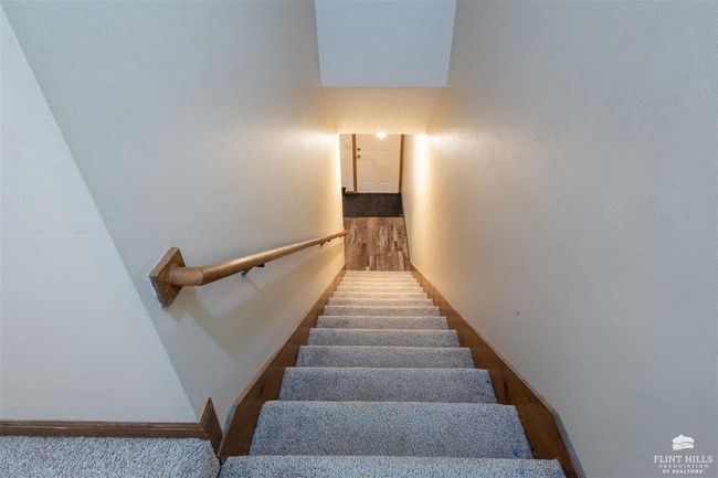 2556 Candlecrest Cir, Condo with 5 bedrooms, 3 bathrooms and null parking in Manhattan KS | Image 20