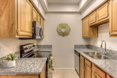 114-5750 N Camino Esplendora, Tucson, AZ, 85718-4572 | Card Image
