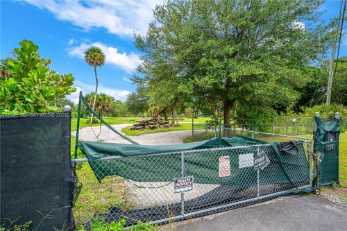 576 Marshall Rd, West Palm Beach, FL, 33413-3343 | Card Image