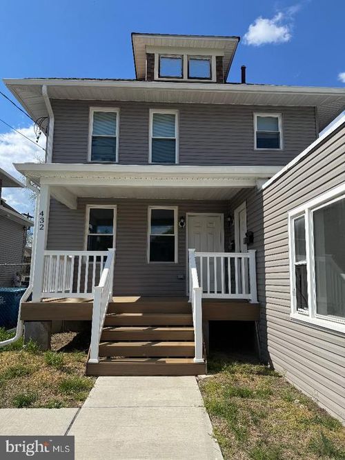 432 W Bridge St, MORRISVILLE, PA, 19067-2330 | Card Image