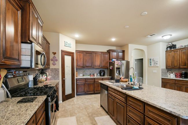 6613 Hall Of Fame Blvd, House other with 3 bedrooms, 2 bathrooms and 3 parking in Midland TX | Image 7