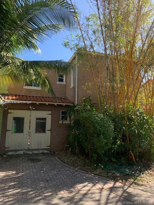 329 W 28th St, Miami Beach, FL, 33140-4306 | Card Image