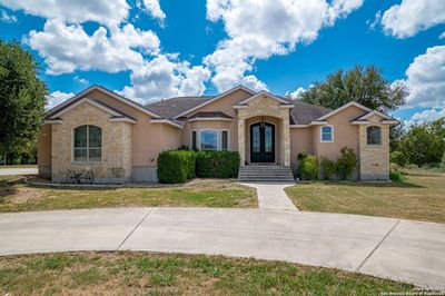 1123 Glenewinkel, Home with 5 bedrooms, 3 bathrooms and null parking in Seguin TX | Image 1