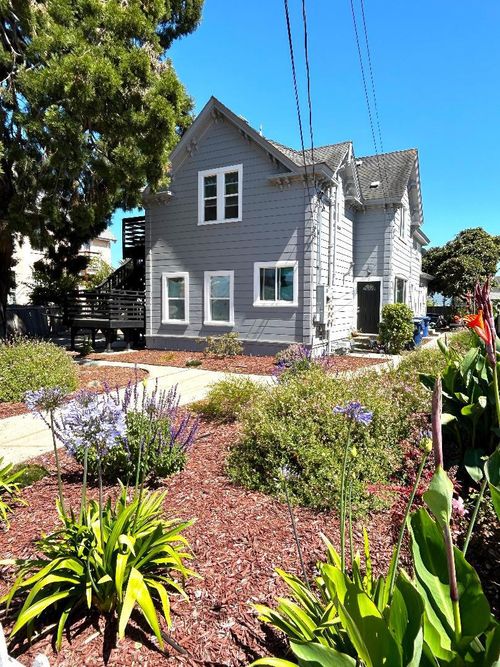 23 Ford St, Watsonville, CA, 95076-4236 | Card Image