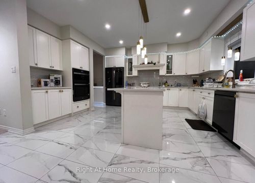 master-suite-54 Pace Ave, Brantford, ON, N3S0J2 | Card Image