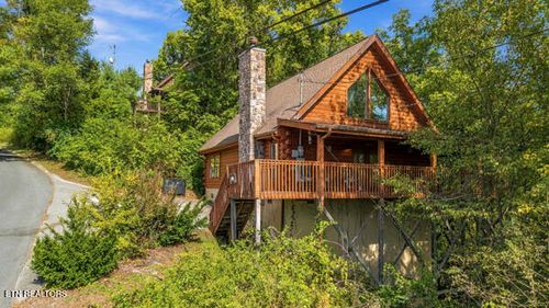 2205 Eagle Feather Dr, Sevierville, TN, 37876-1459 | Card Image