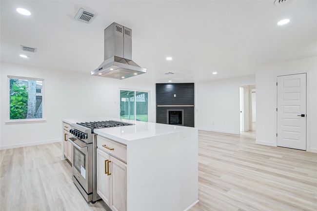 7226 Troulon Dr, House other with 3 bedrooms, 2 bathrooms and 2 parking in Houston TX | Image 6