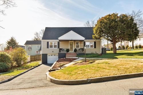 15 Princeton Pl, Clifton, NJ, 07014-1816 | Card Image