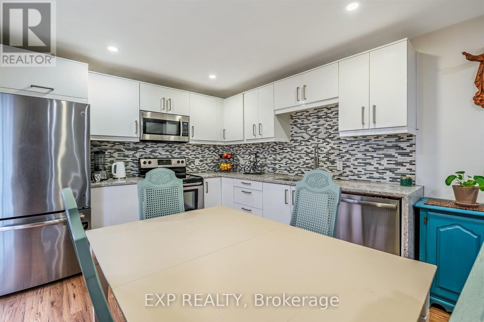 Residential in Whitby (Downtown Whitby) 5