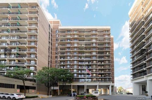 8s-152-18 Union Turnpike, New York, NY, 11367 | Card Image