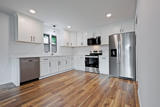 2328 Lynwood St, Home with 2 bedrooms, 2 bathrooms and 1 parking in Morris IL | Image 6