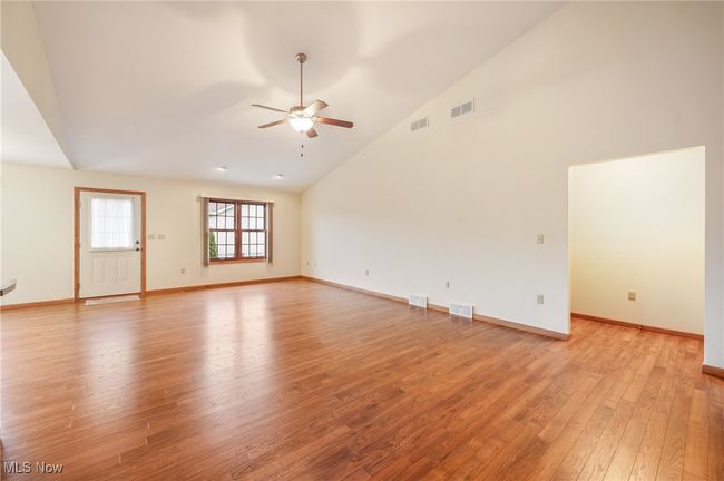 1089 Park Pl, Condo with 2 bedrooms, 2 bathrooms and null parking in Niles OH | Image 9