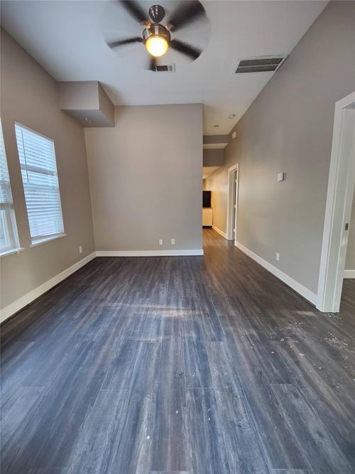 a-711 Graham Pl, Austin, TX, 78705-4417 | Card Image