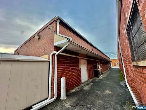 17-19 Industrial Ave, Fairview, NJ, 07022-1631 | Card Image