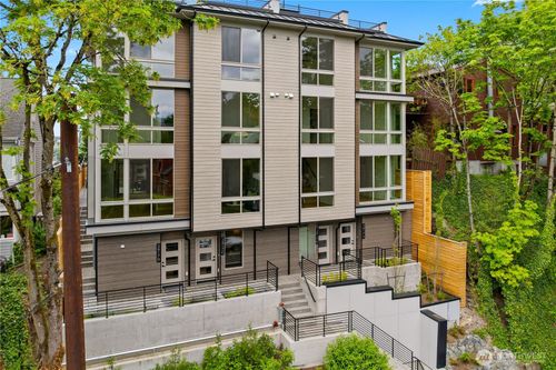 3817 C Fremont Ave N, Seattle, WA, 98103 | Card Image
