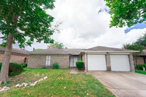 423 Capehill Dr, Webster, TX, 77598-2611 | Card Image