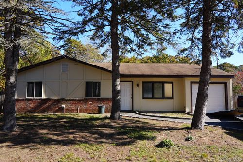 23 Old Selden Stage Rd, Selden, NY, 11784-1501 | Card Image