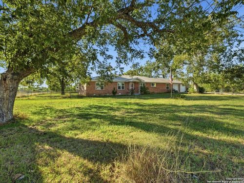 106 County Road 6611, Devine, TX, 78016-4629 | Card Image