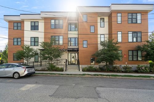 ph6-68 Los Angeles St, Newton, MA, 02458-1166 | Card Image