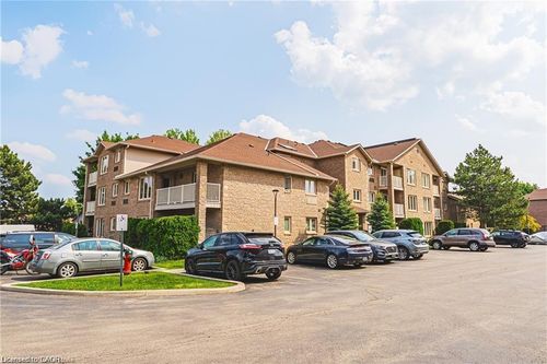 30-3050 Pinemeadow Dr, Burlington, ON, L7M3X5 | Card Image