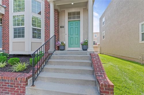 2909 Swift Ave, North Kansas City, MO, 64116-3193 | Card Image