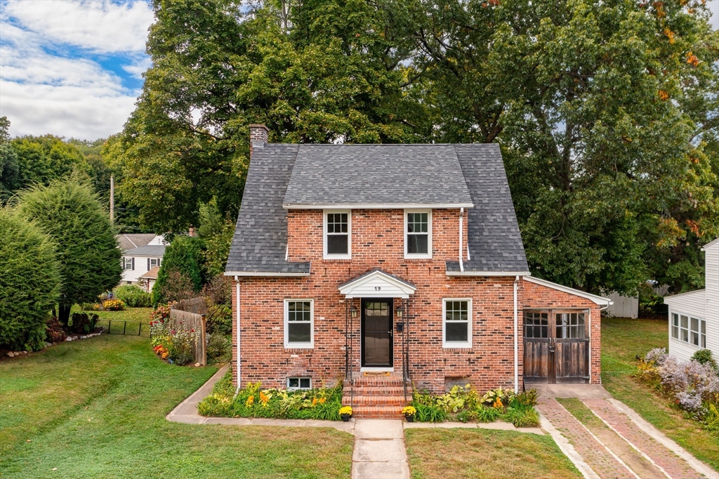 Anderson Ave, Holyoke, MA 01040