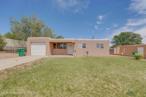 3902 Sierra Vista Dr, Farmington, NM, 87402-8361 | Card Image