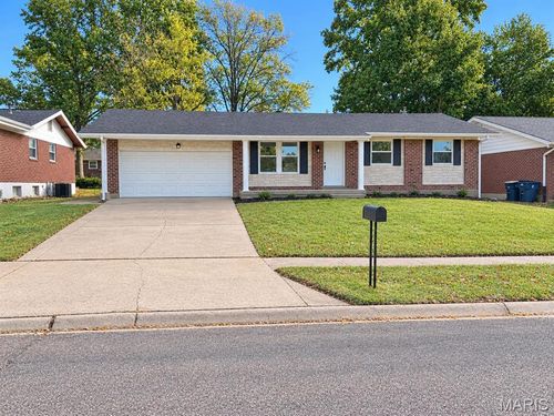 11768 Galba Dr, Florissant, MO, 63033-6813 | Card Image